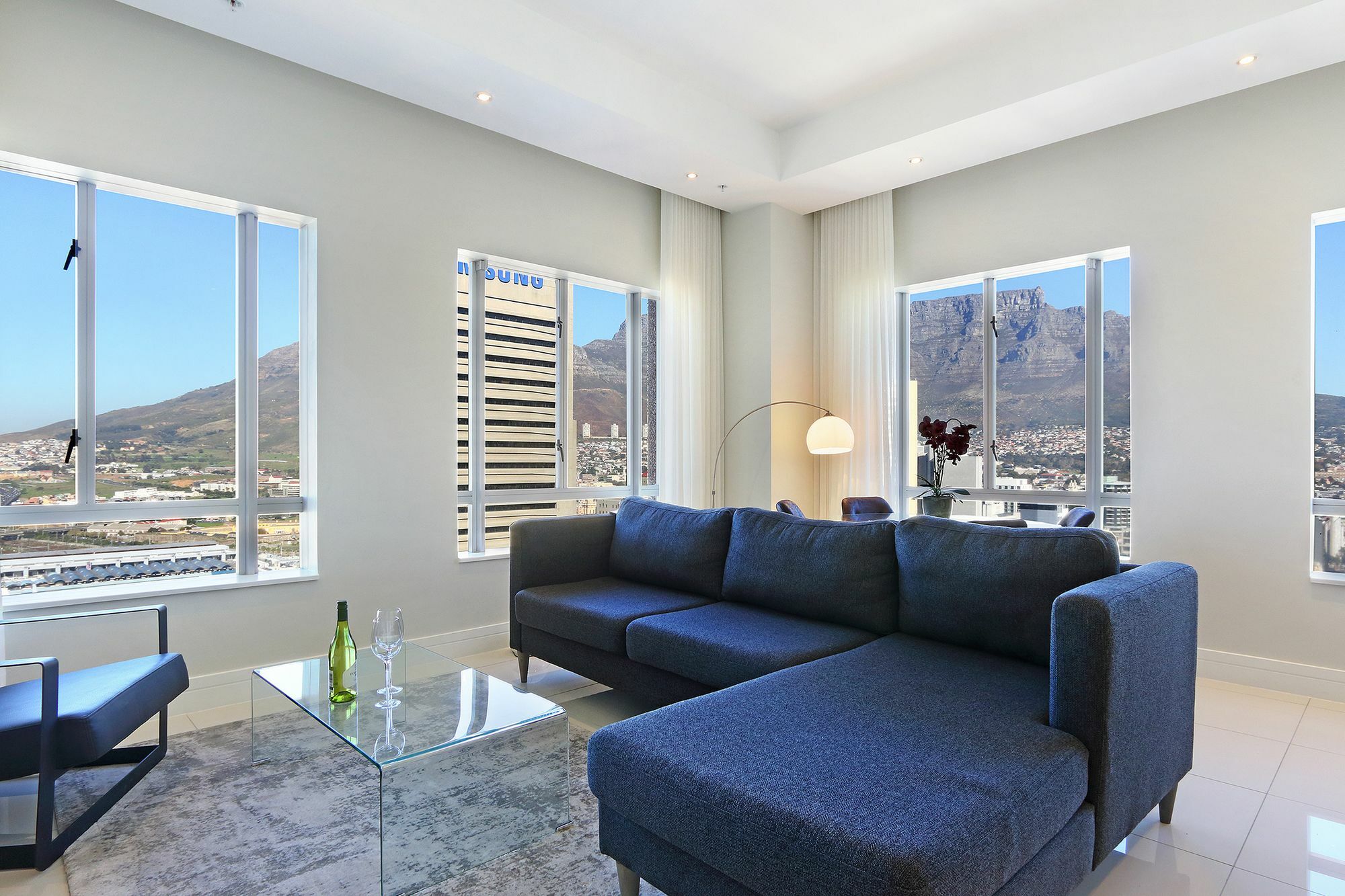 Triangle Luxury Suites By Totalstay Cape Town Bagian luar foto