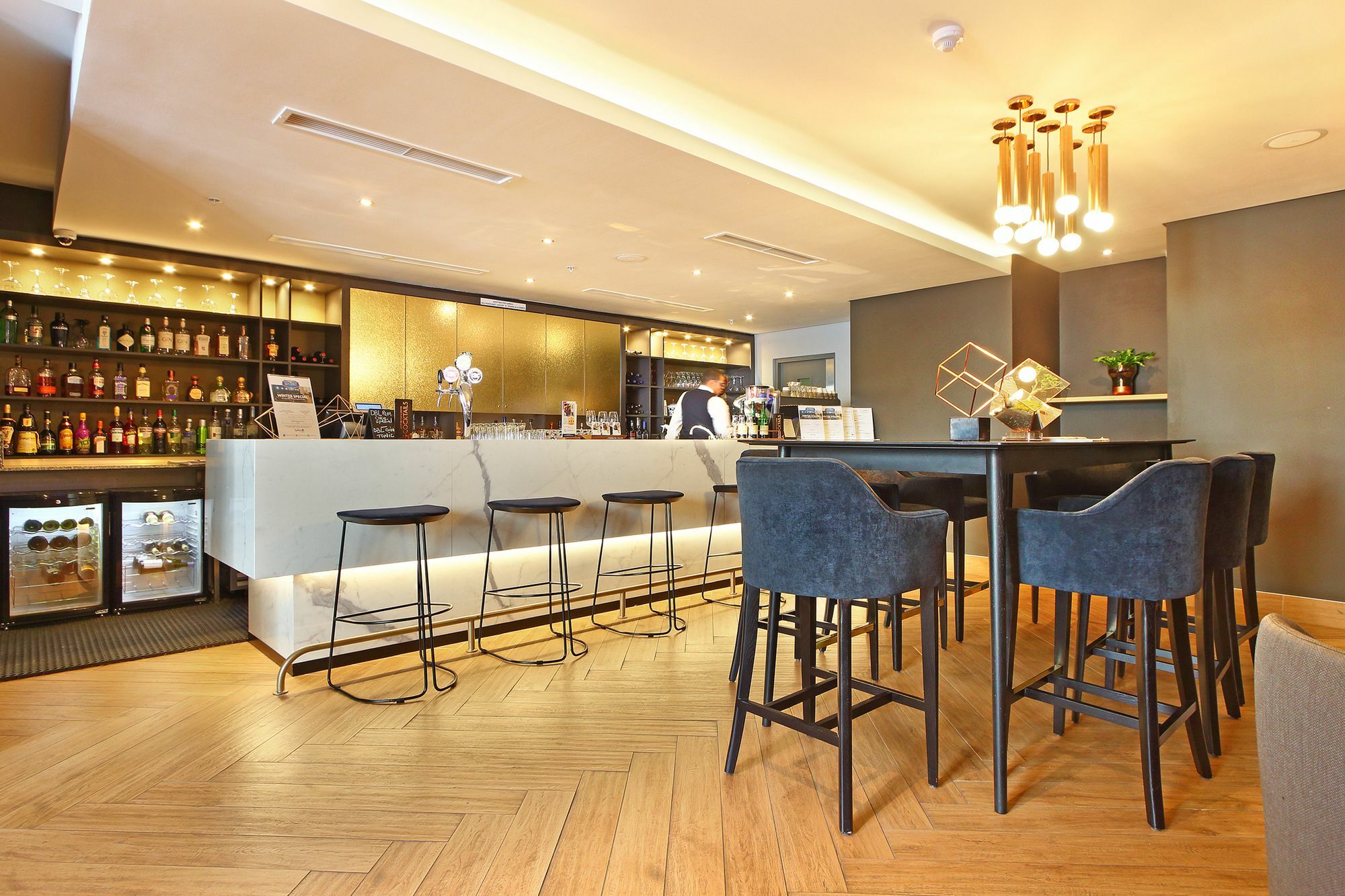 Triangle Luxury Suites By Totalstay Cape Town Bagian luar foto
